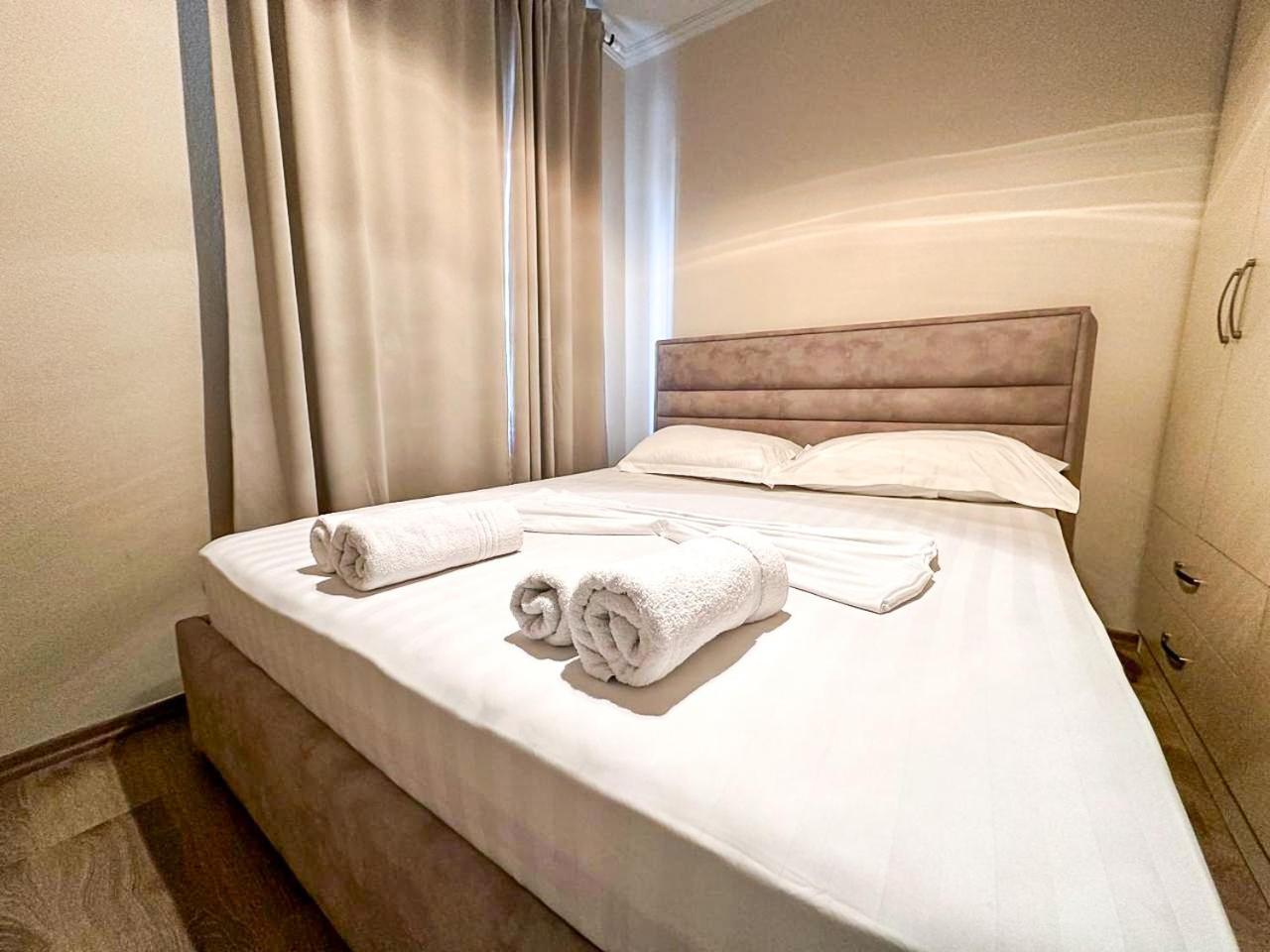 Grand Park 2Br Apartment Tirana Esterno foto